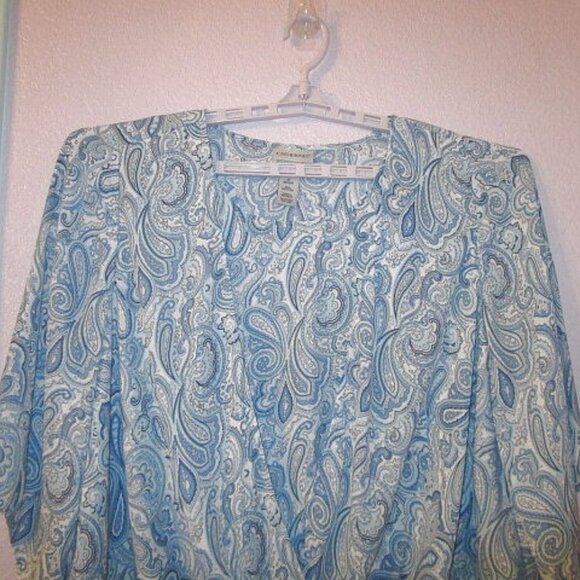 Catherines PAISLEY Chiffon Size 1X BLOUSE Tunic TOP Flowy FAUX WRAP High Low - Picture 2 of 10